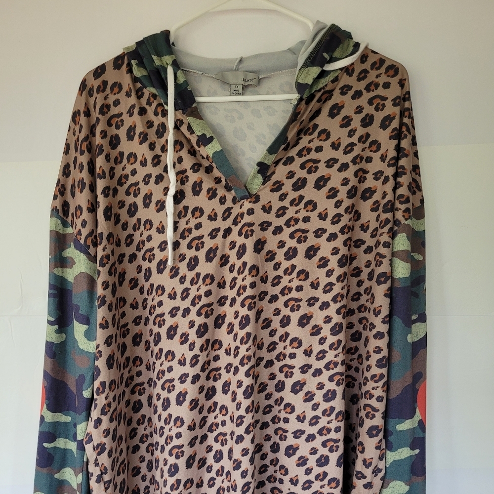 Luukse Leopard Print Hoodie with Camo Sleeves Size XL